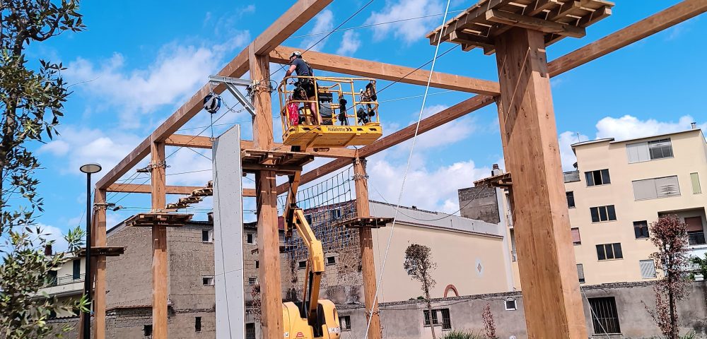 Installazione percorsi acrobatici per bambini e adulti – Parco avventura Cesa