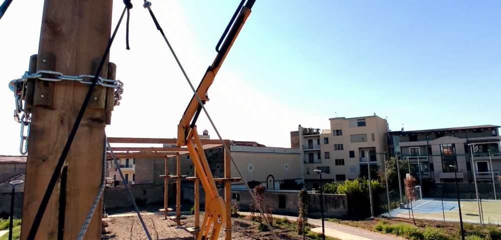 Assemblaggio torri e piattaforme – Parco avventura in artificiale Cesa