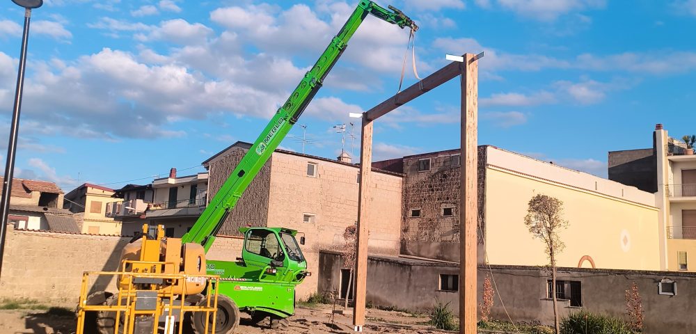 Montaggio pali in legno lamellare classe servizio 3 – Parco avventura artificiale Cesa