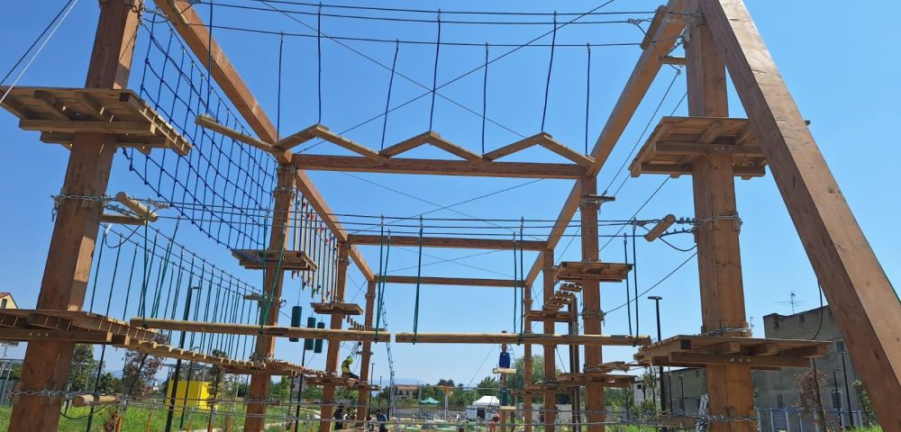 Posa linee vita continue per sicurezza percorsi – Parco avventura artificiale Cesa