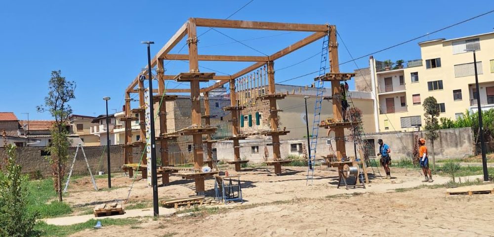 Installazione percorsi avventura per bambini e adulti – Parco avventura Cesa