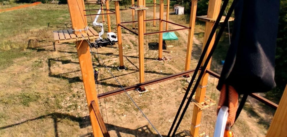 Vista d’insieme della struttura portante in acciaio zincato a caldo – Parco avventura Orbassano