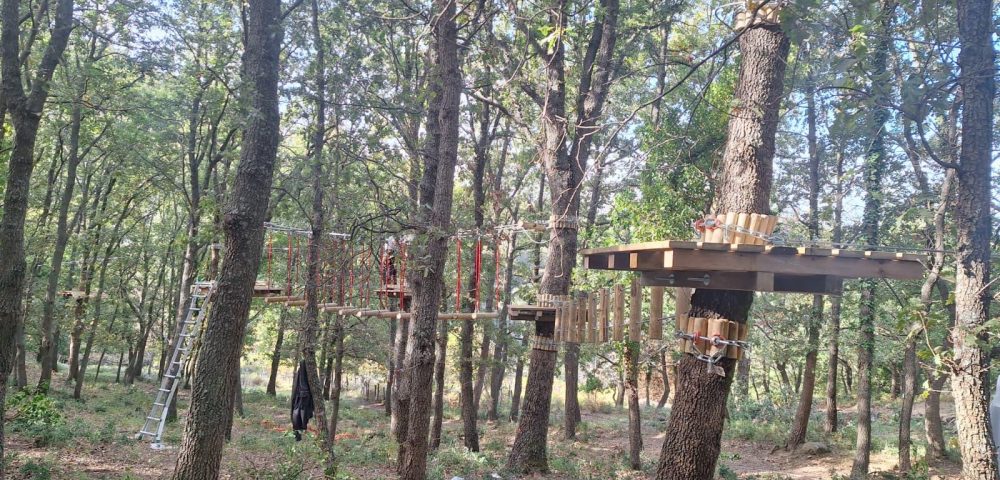 Fase avanzata dei lavori del parco avventura finanziato con fondi pubblici