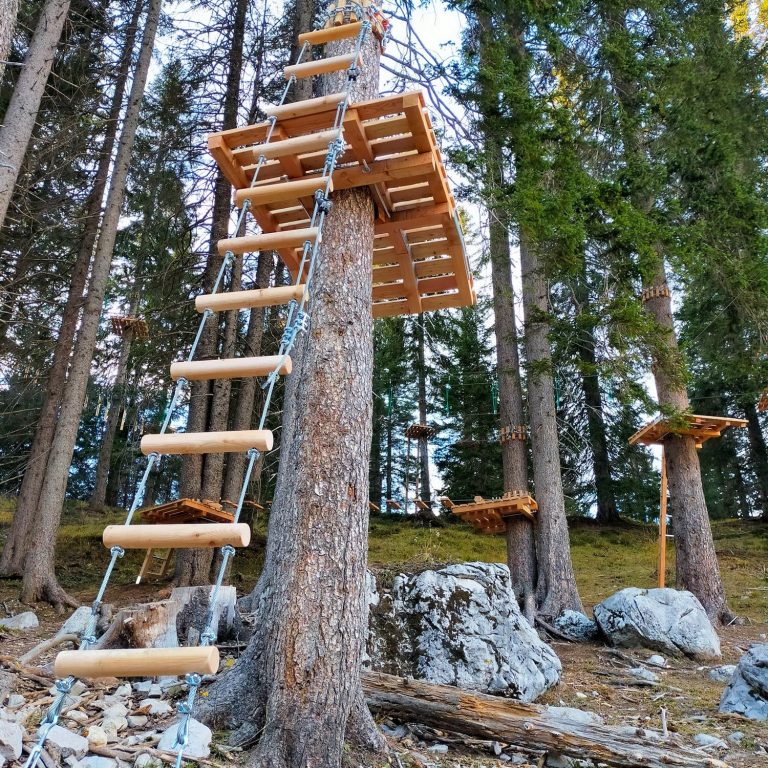 Scala inizio percorso parco avventura madonna di campiglio